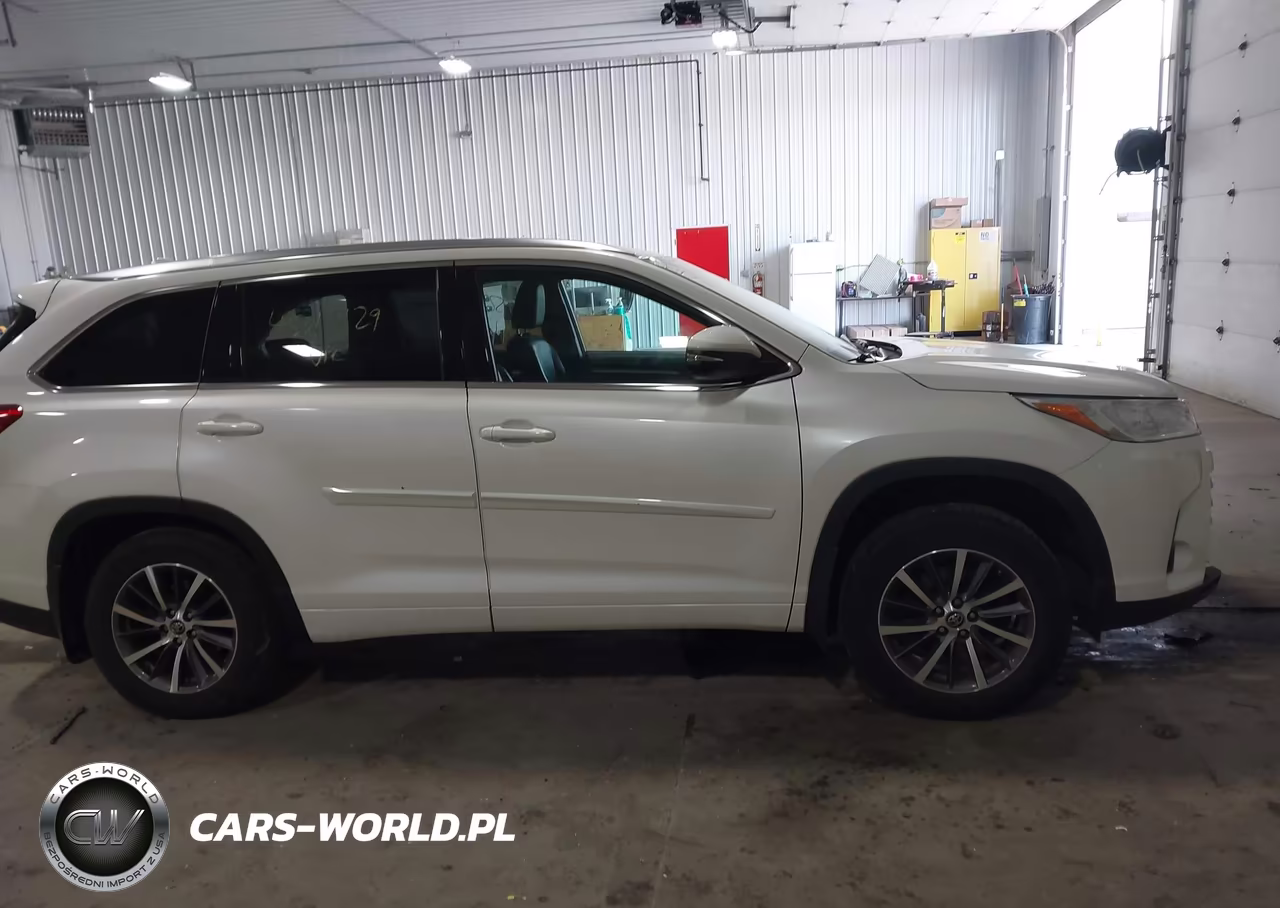2018 Toyota Highlander Xle VIN:5TDJZRFHXJS493146 - 13