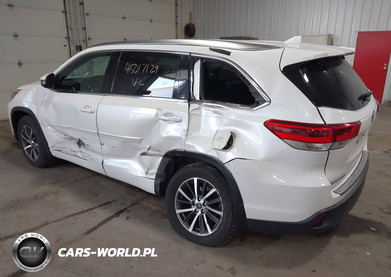 2018 Toyota Highlander Xle VIN:5TDJZRFHXJS493146 - 3