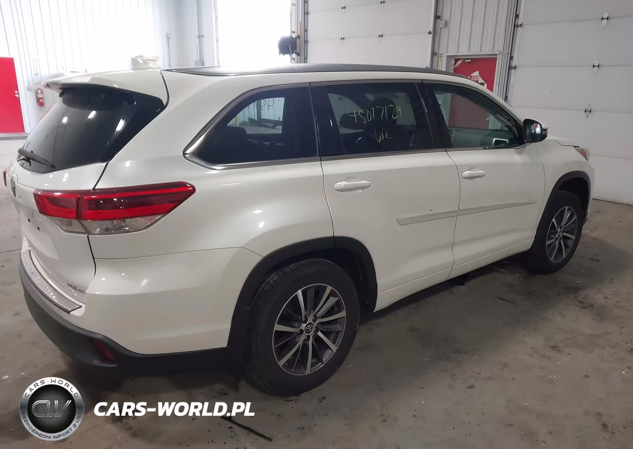 2018 Toyota Highlander Xle VIN:5TDJZRFHXJS493146 - 4