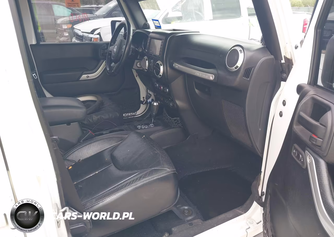 2014 Jeep Wrangler Unlimited Rubicon VIN:1C4BJWFG3EL105151 - 5