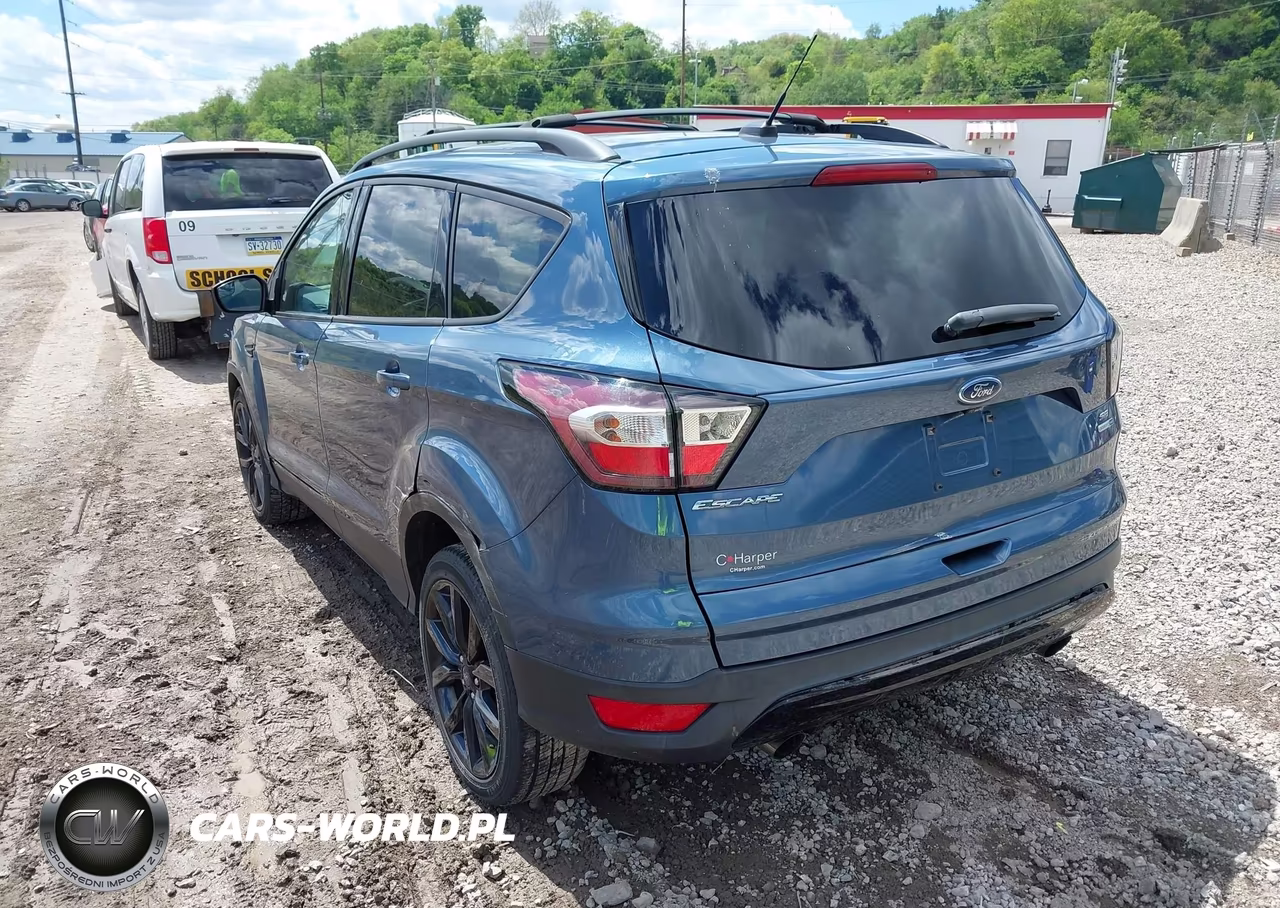 2018 Ford Escape Se VIN:1FMCU9GD3JUC25565 - 3