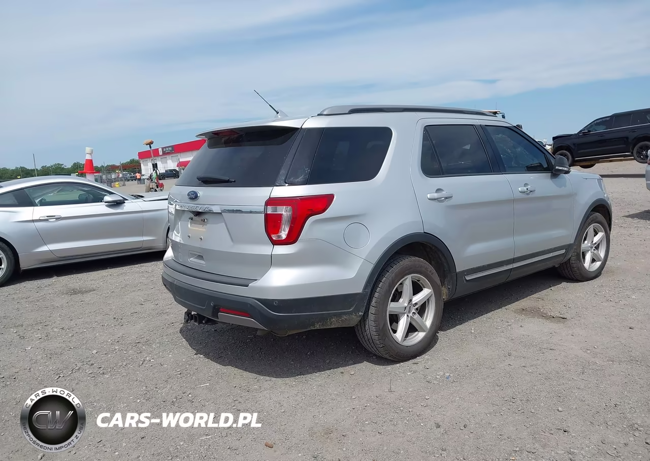 2019 Ford Explorer Xlt VIN:1FM5K7D82KGB34717 - 4