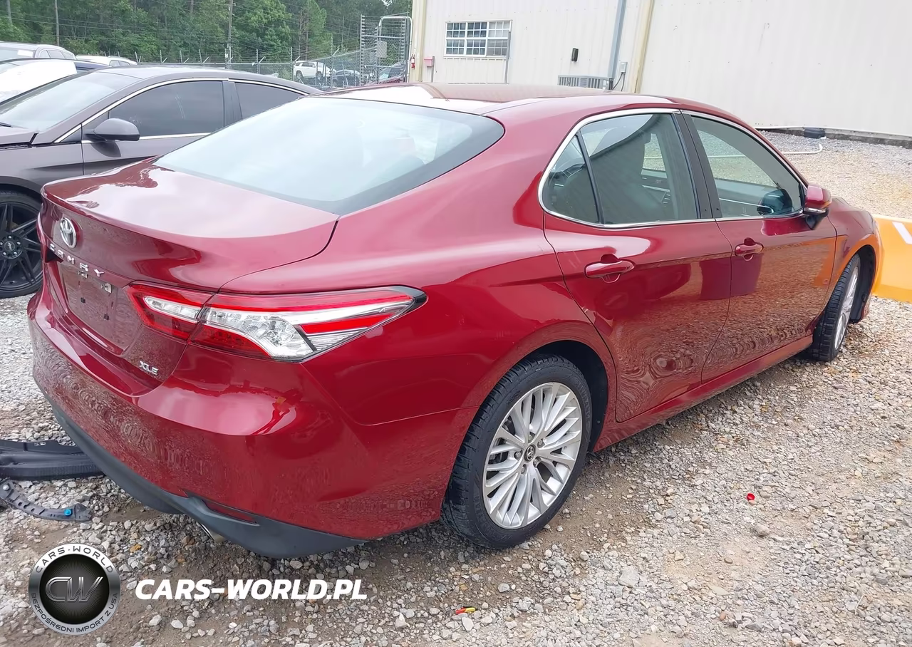 2018 Toyota Camry Xle VIN:4T1B11HK1JU665948 - 4