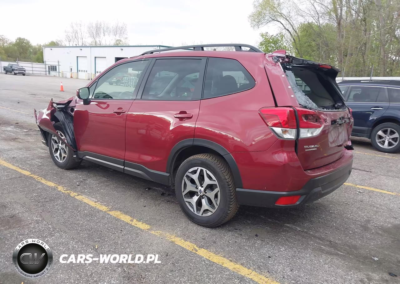 2023 Subaru Forester Premium VIN:JF2SKAEC1PH461233 - 3