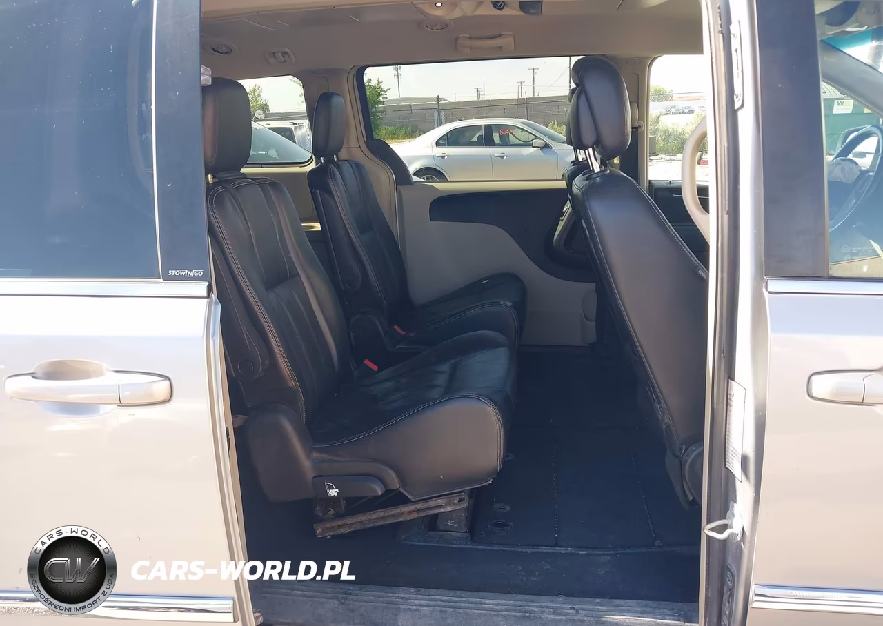 2013 Chrysler Town & Country Touring VIN:2C4RC1BG5DR684019 - 8