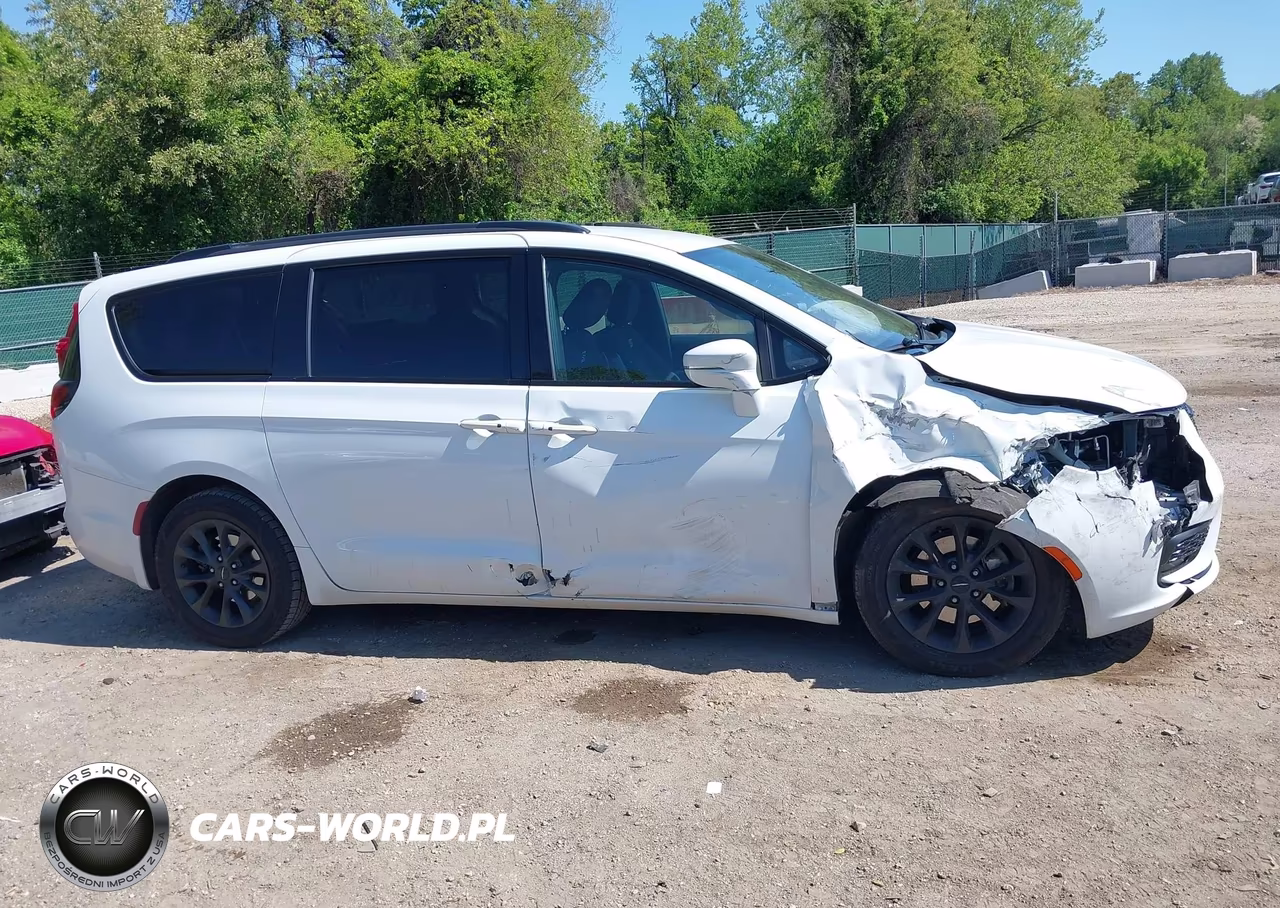 2021 Chrysler Pacifica Touring VIN:2C4RC1FG6MR571738 - 13