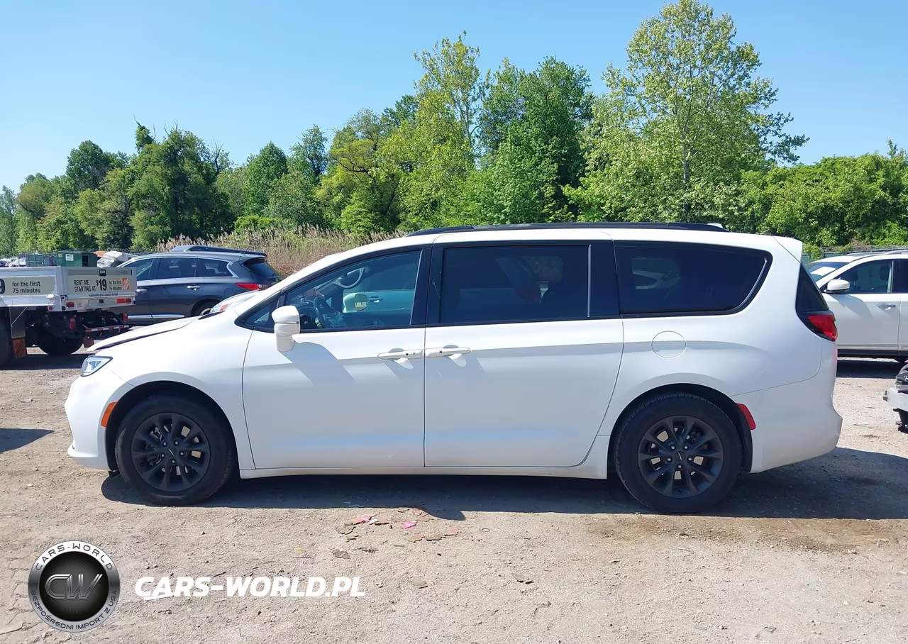 2021 Chrysler Pacifica Touring VIN:2C4RC1FG6MR571738 - 14