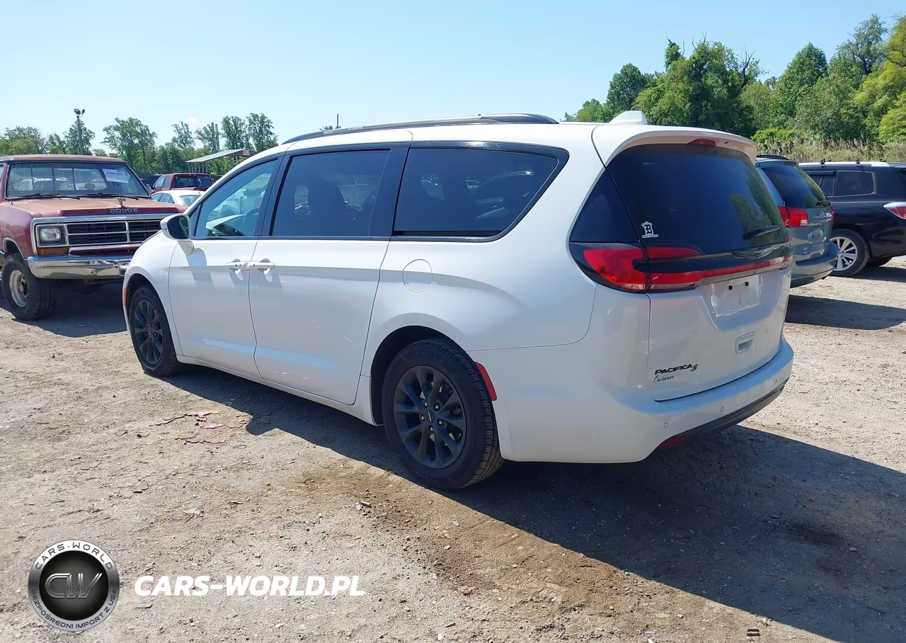 2021 Chrysler Pacifica Touring VIN:2C4RC1FG6MR571738 - 3