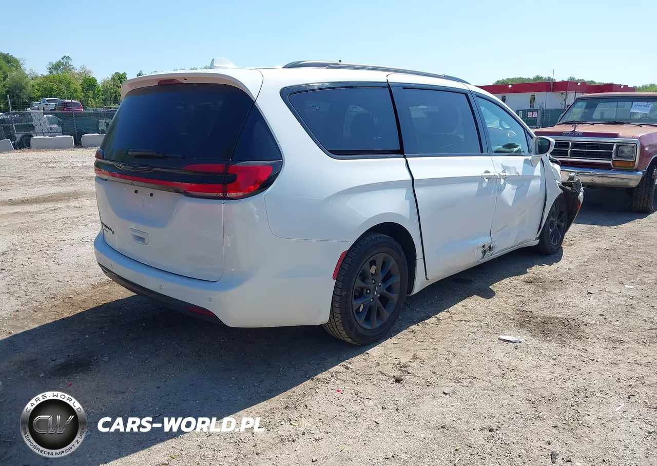 2021 Chrysler Pacifica Touring VIN:2C4RC1FG6MR571738 - 4