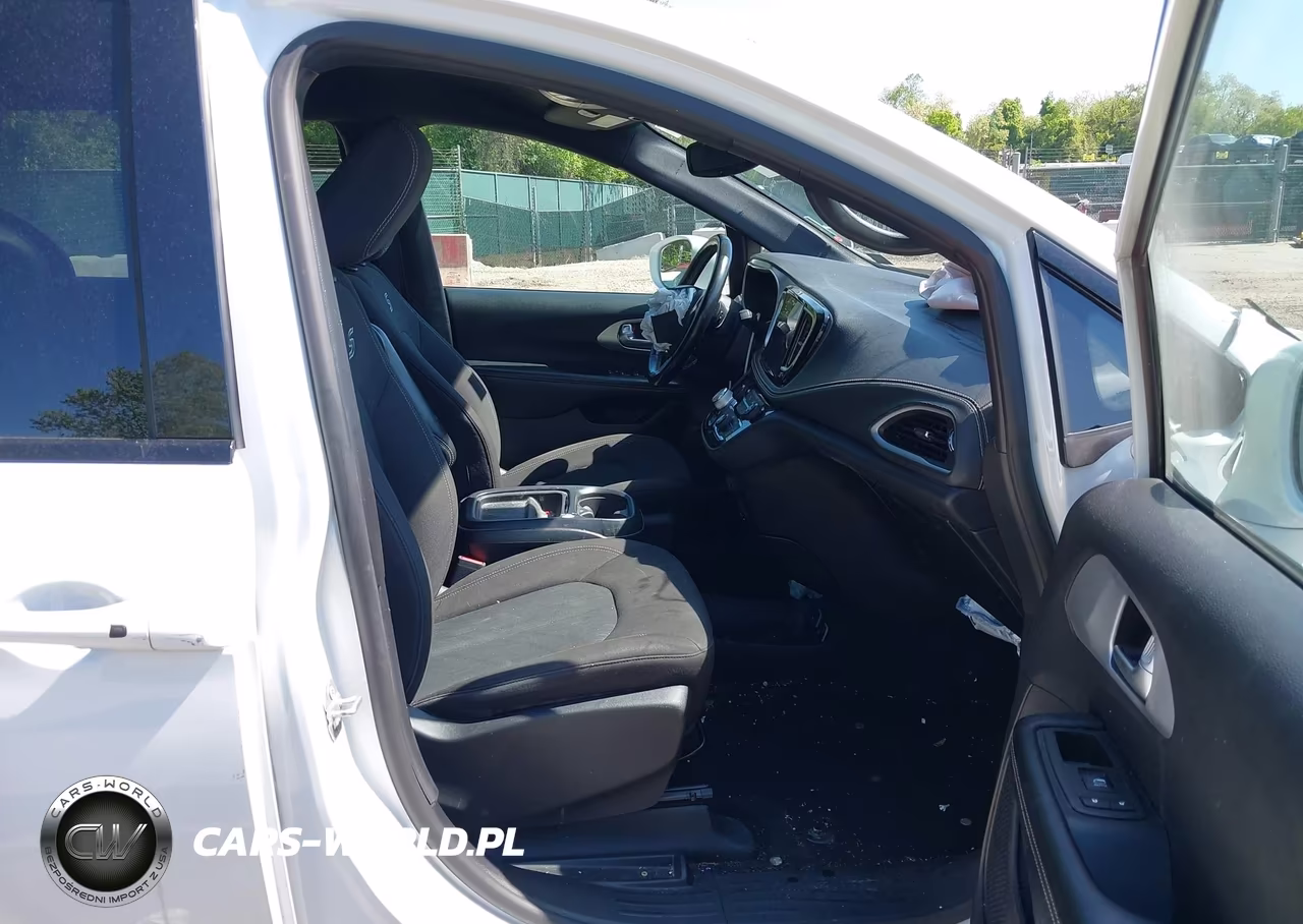 2021 Chrysler Pacifica Touring VIN:2C4RC1FG6MR571738 - 5