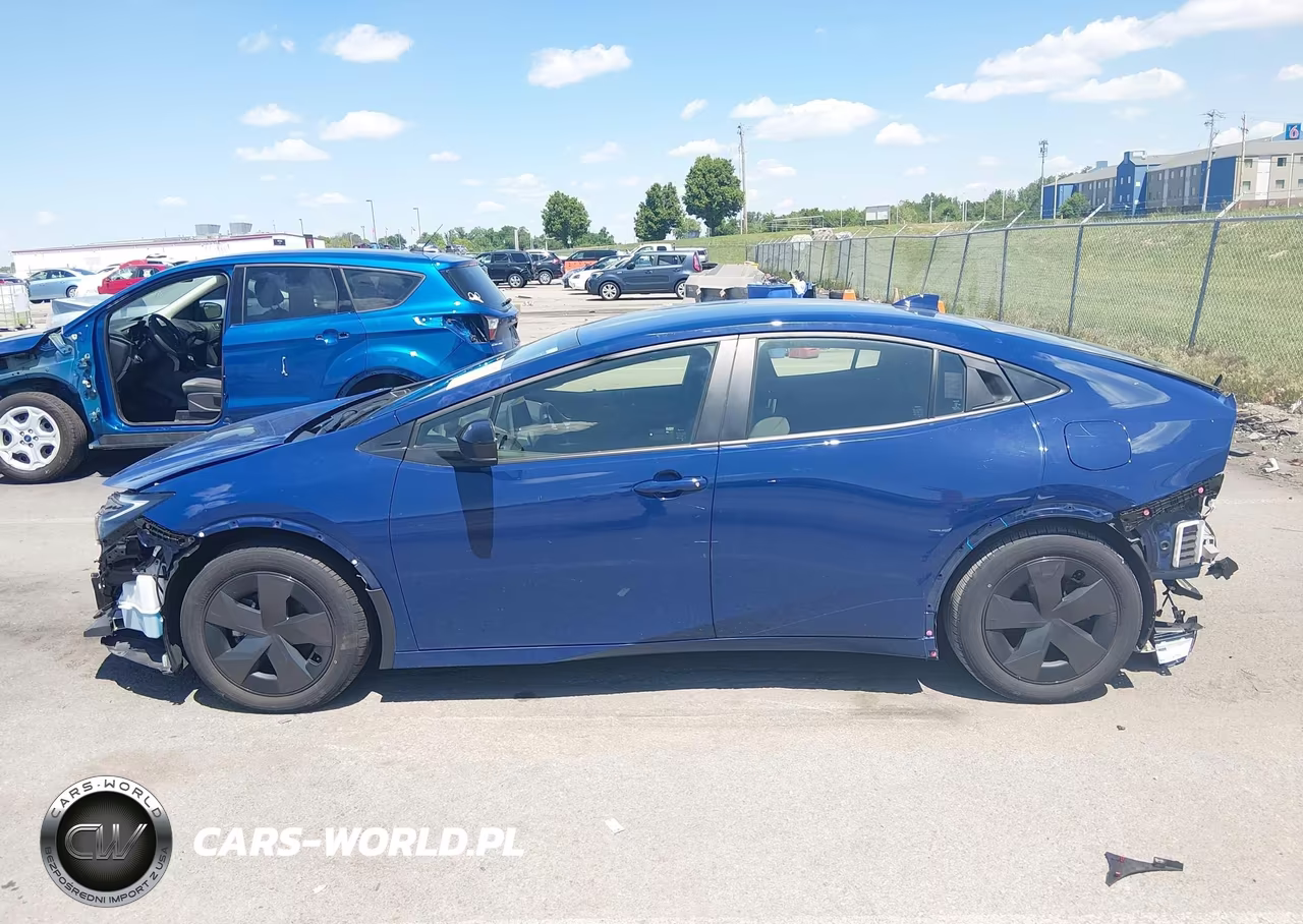 2024 Toyota Prius Le VIN:JTDACAAU1R3040943 - 15