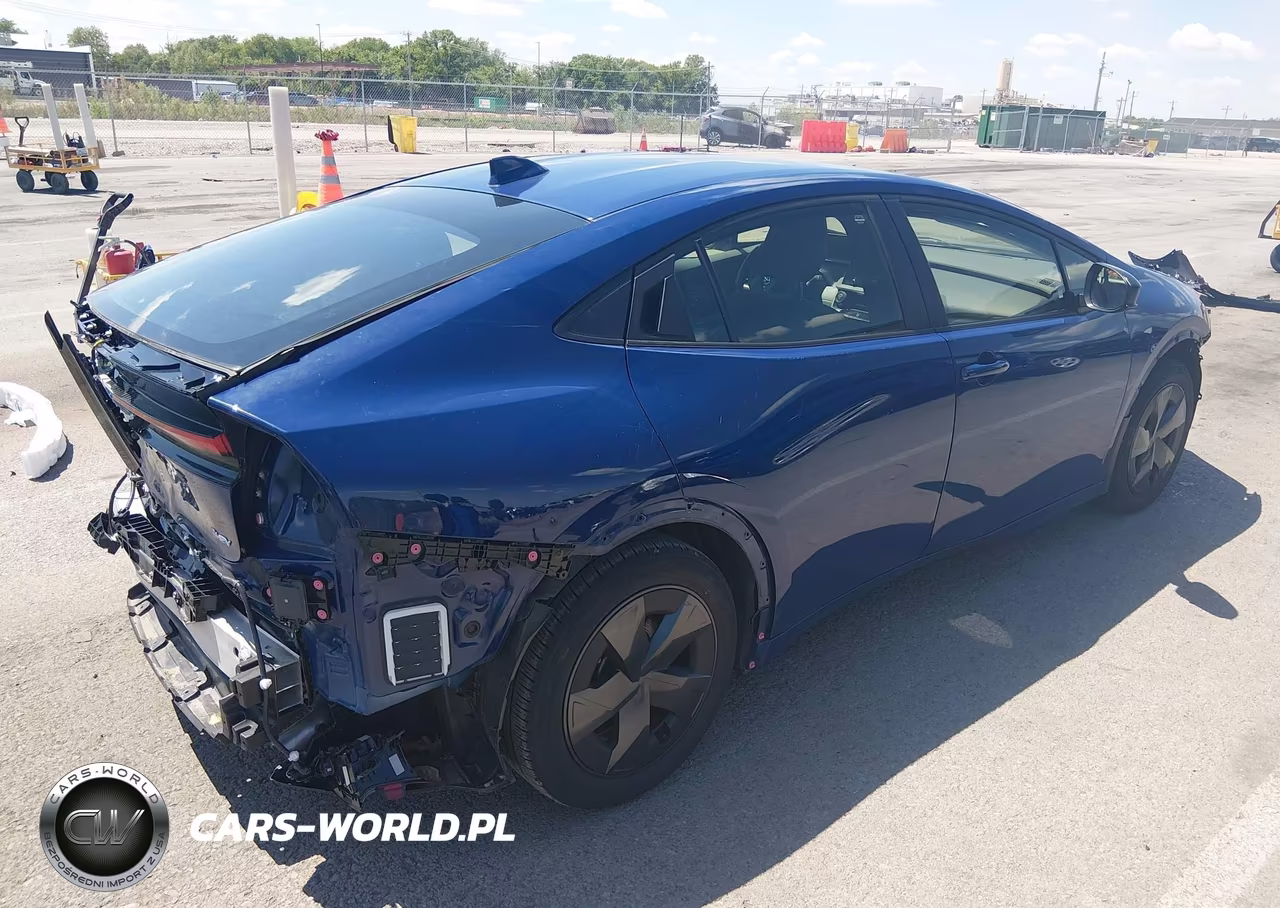 2024 Toyota Prius Le VIN:JTDACAAU1R3040943 - 4