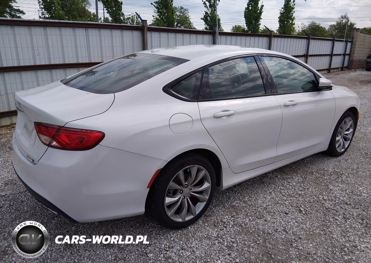 2015 Chrysler 200 S VIN:1C3CCCDG4FN636630 - 4
