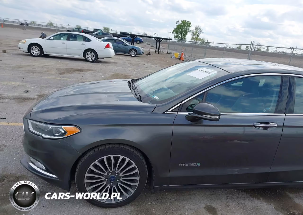 2018 Ford Fusion Hybrid Titanium VIN:3FA6P0RUXJR167033 - 19