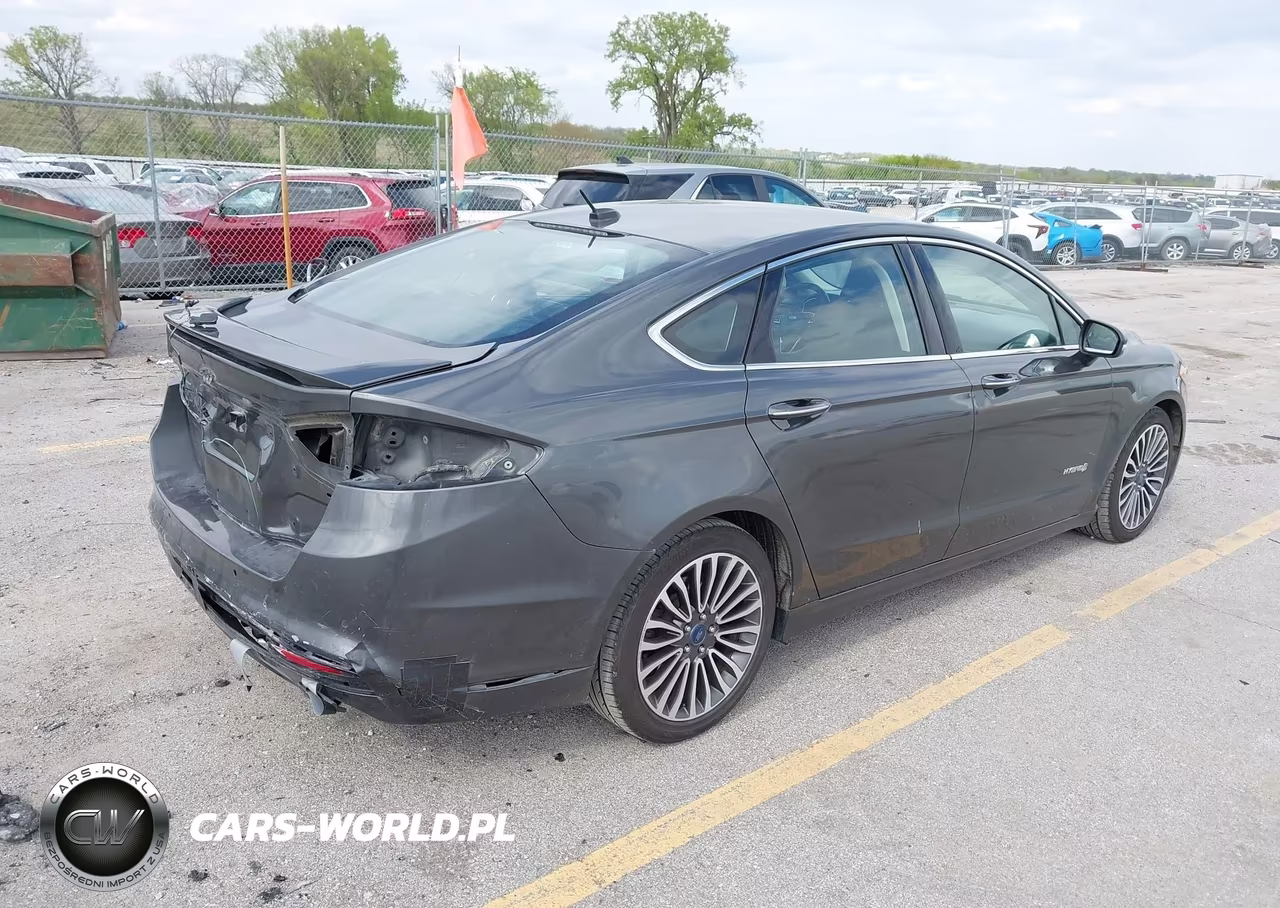 2018 Ford Fusion Hybrid Titanium VIN:3FA6P0RUXJR167033 - 4