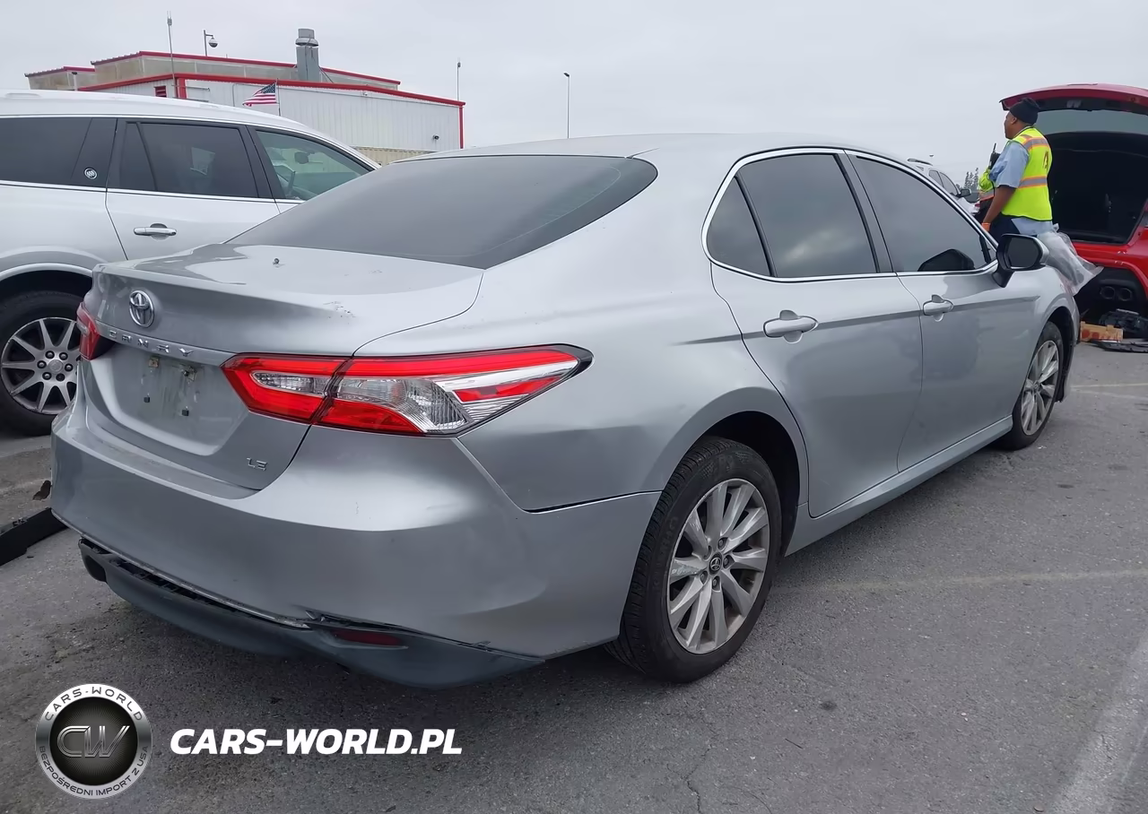 2018 Toyota Camry L-Le-Se-Xle VIN:4T1B11HK6JU563335 - 4