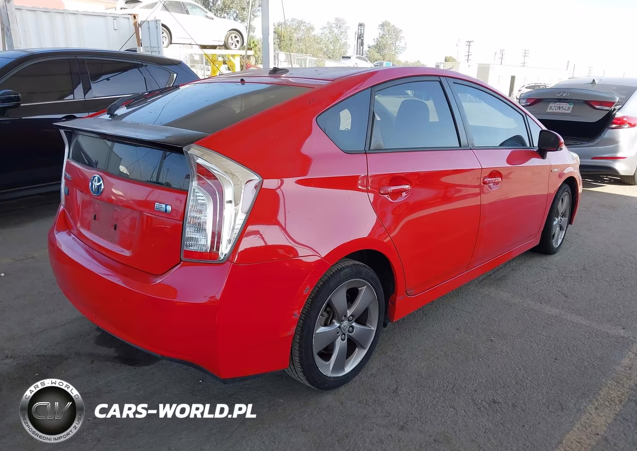 2015 Toyota Prius Persona Series Special Edition VIN:JTDKN3DU0F0404465 - 4