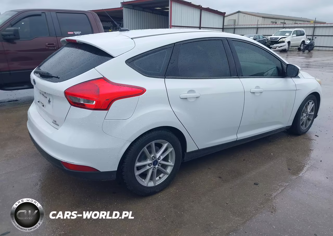 2016 Ford Focus Se VIN:1FADP3K29GL285048 - 4