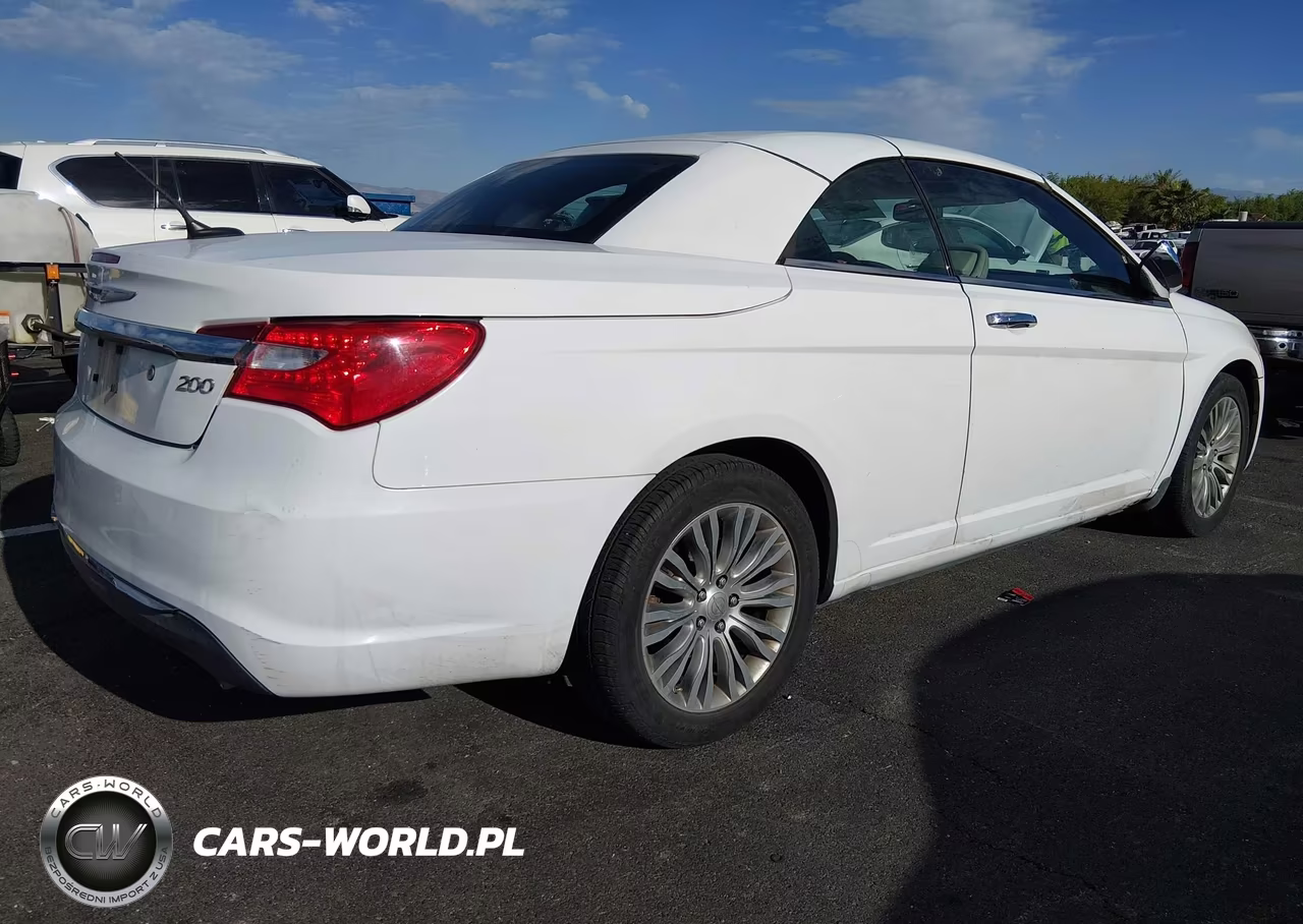 2013 Chrysler 200 Limited VIN:1C3BCBFG3DN539841 - 4