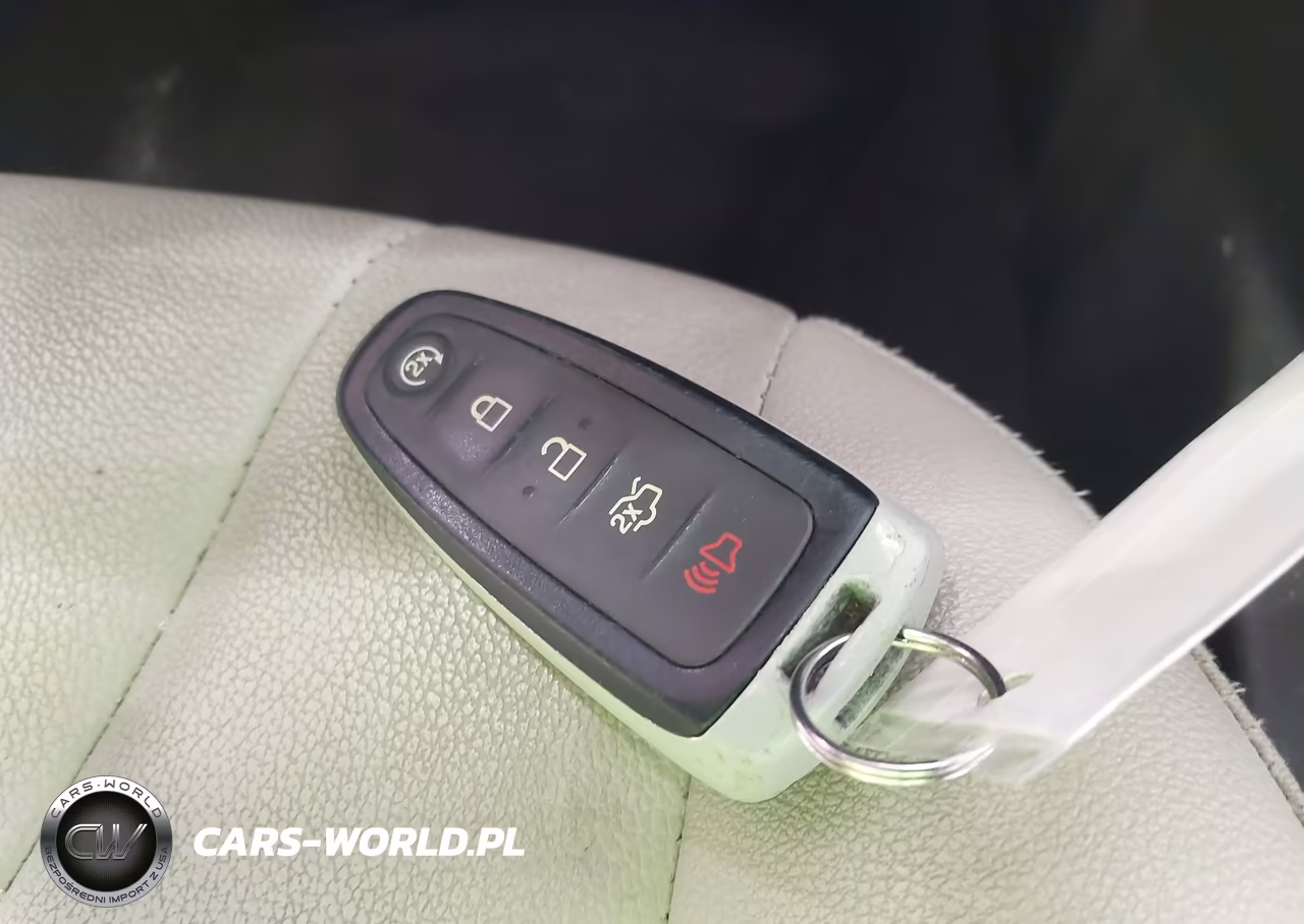 2018 Ford Focus Titanium VIN:1FADP3J26JL294203 - 11