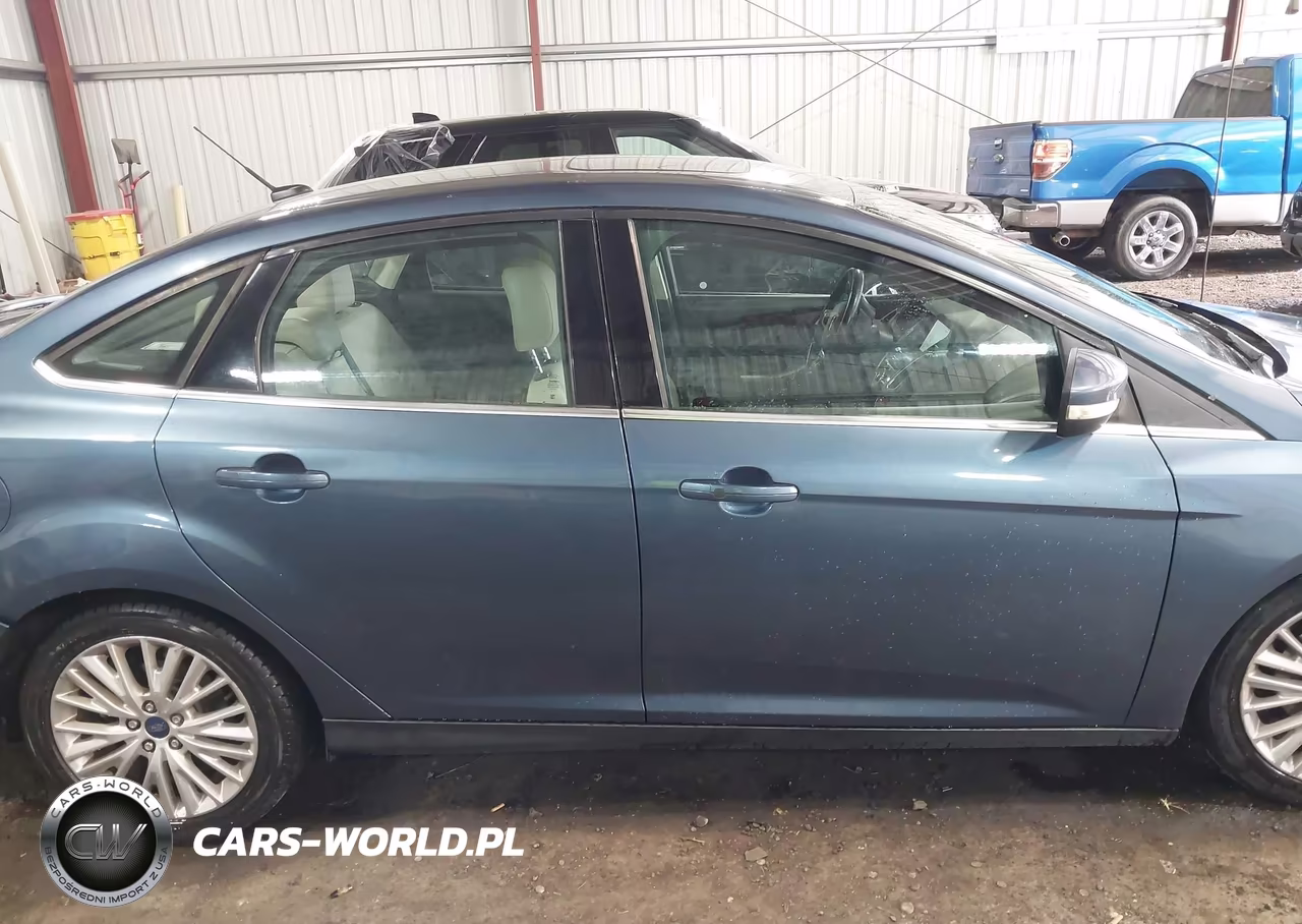 2018 Ford Focus Titanium VIN:1FADP3J26JL294203 - 13
