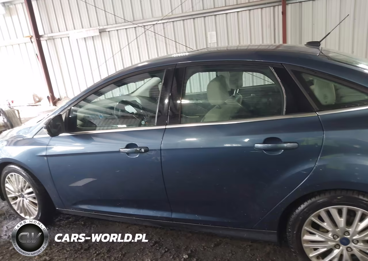 2018 Ford Focus Titanium VIN:1FADP3J26JL294203 - 14