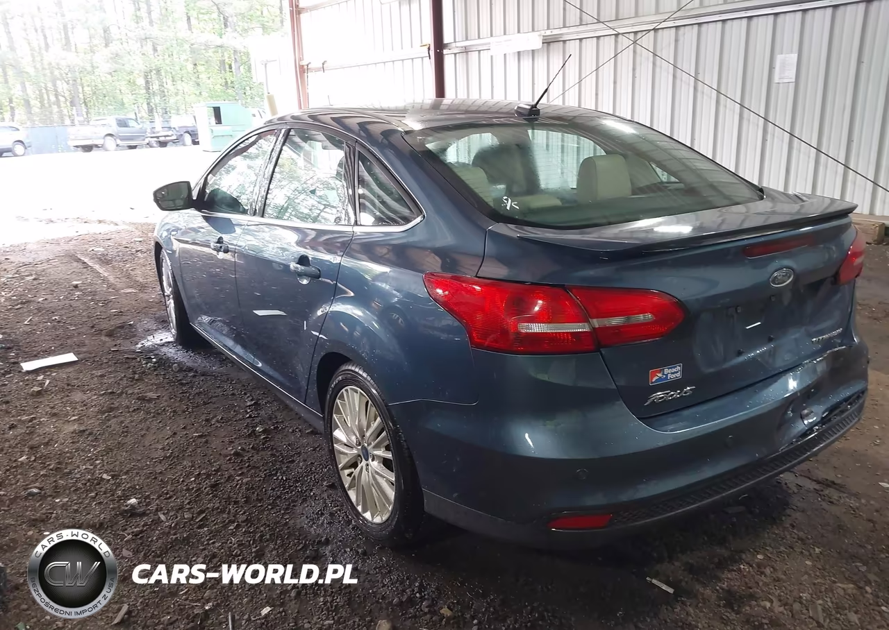 2018 Ford Focus Titanium VIN:1FADP3J26JL294203 - 3