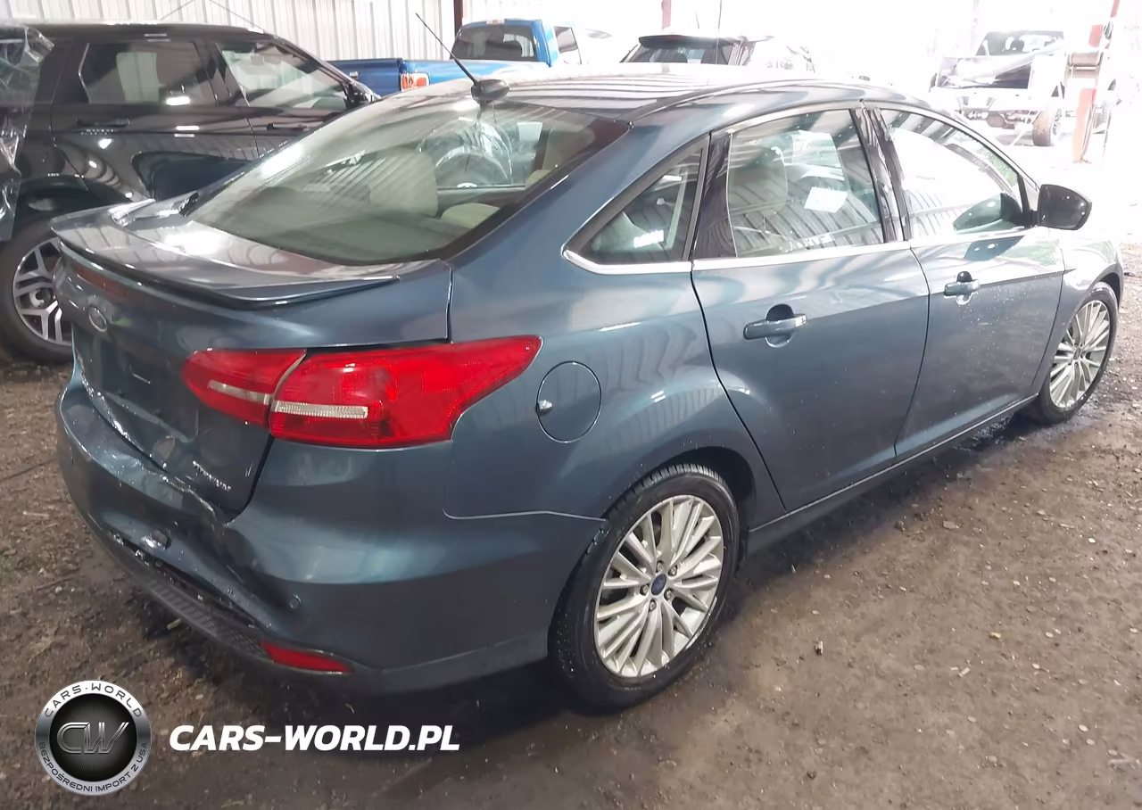 2018 Ford Focus Titanium VIN:1FADP3J26JL294203 - 4