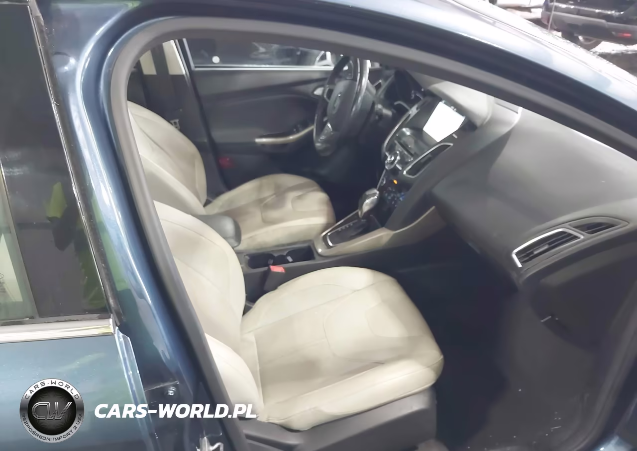 2018 Ford Focus Titanium VIN:1FADP3J26JL294203 - 5