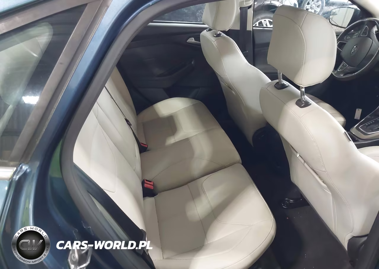 2018 Ford Focus Titanium VIN:1FADP3J26JL294203 - 8