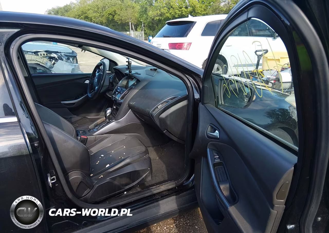 2014 Ford Focus Titanium VIN:1FADP3N21EL221790 - 5