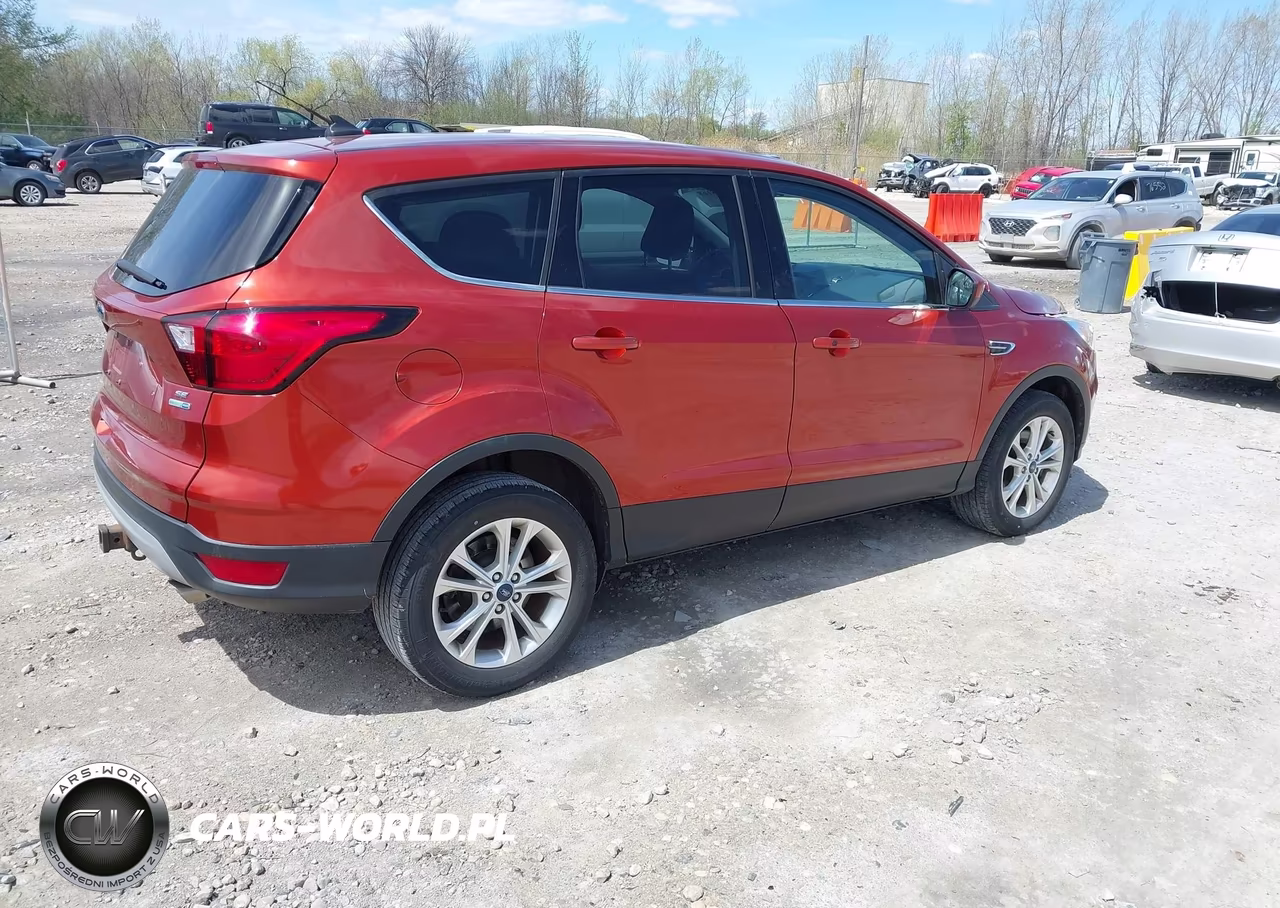 2019 Ford Escape Se VIN:1FMCU9GD4KUA45092 - 4