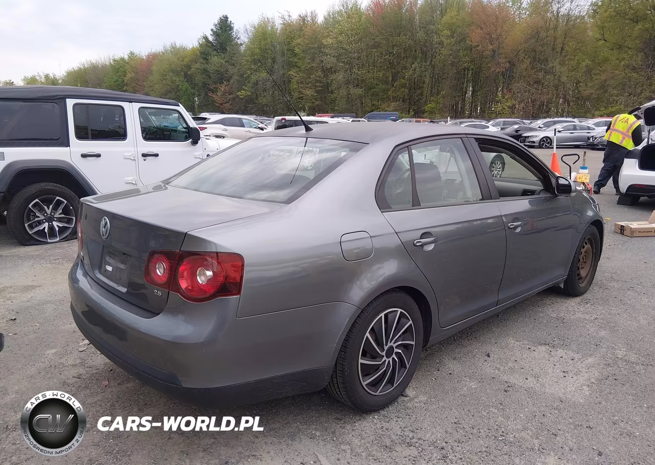 2010 Volkswagen Jetta S VIN:3VWJZ7AJ0AM009156 - 4