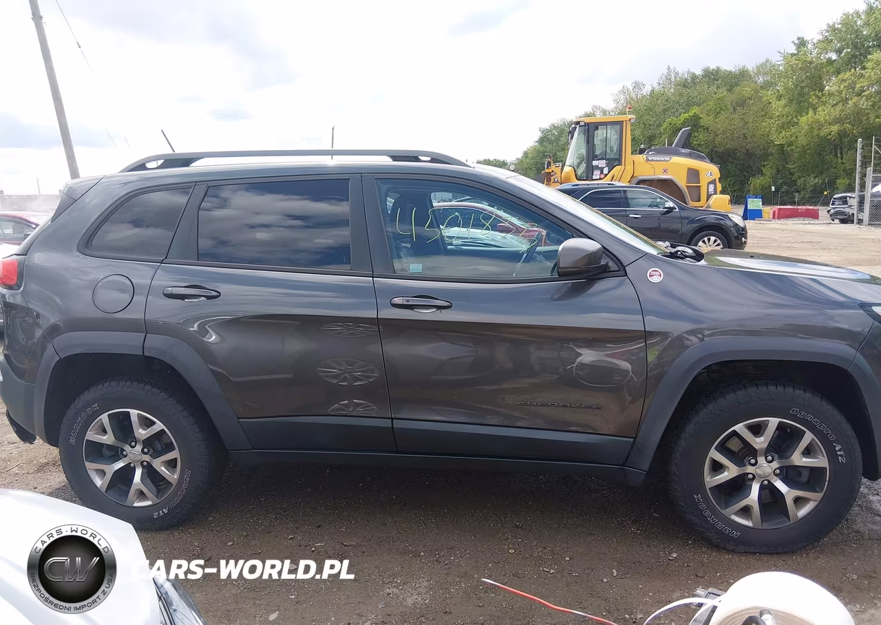 2015 Jeep Cherokee Trailhawk VIN:1C4PJMBS8FW596028 - 14