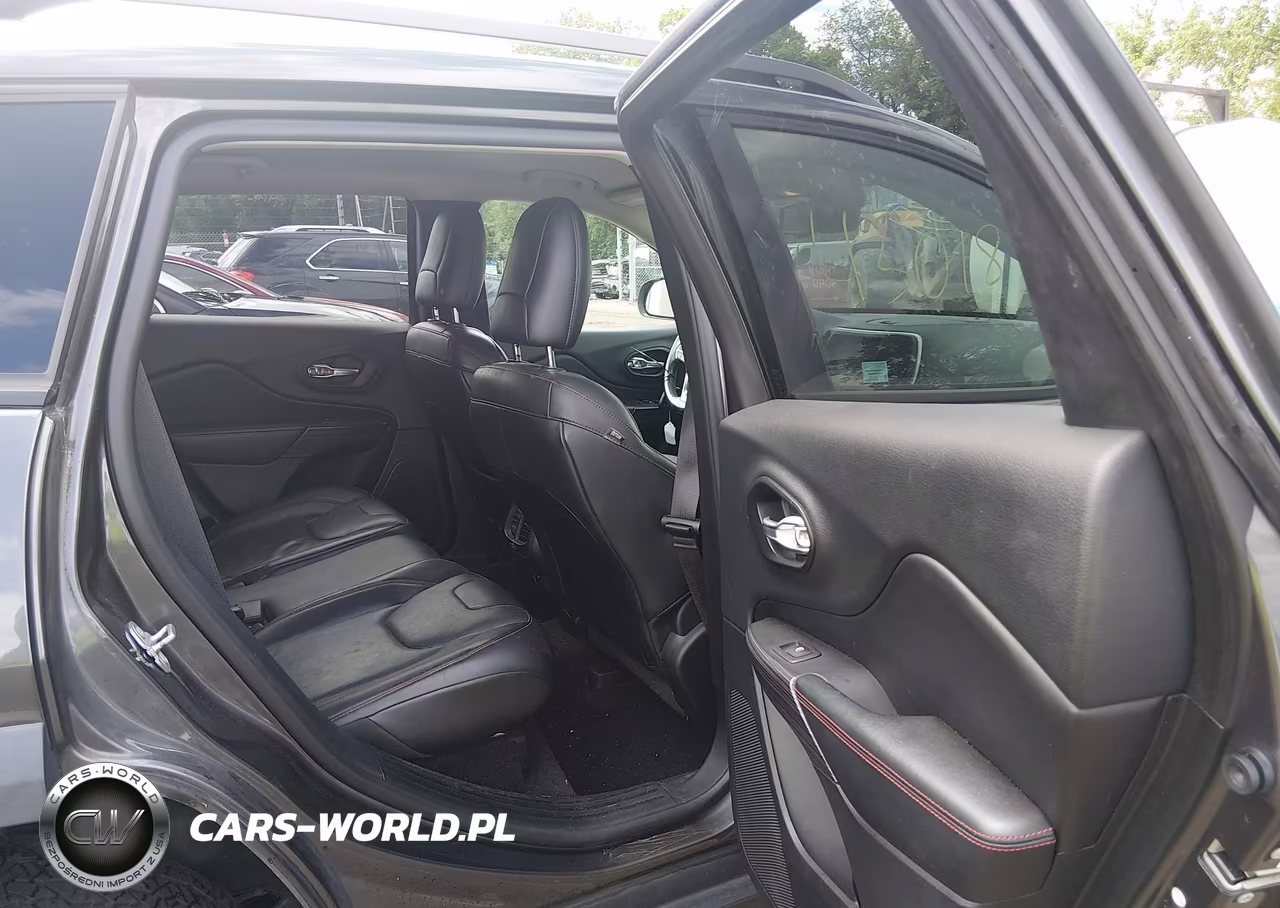 2015 Jeep Cherokee Trailhawk VIN:1C4PJMBS8FW596028 - 8