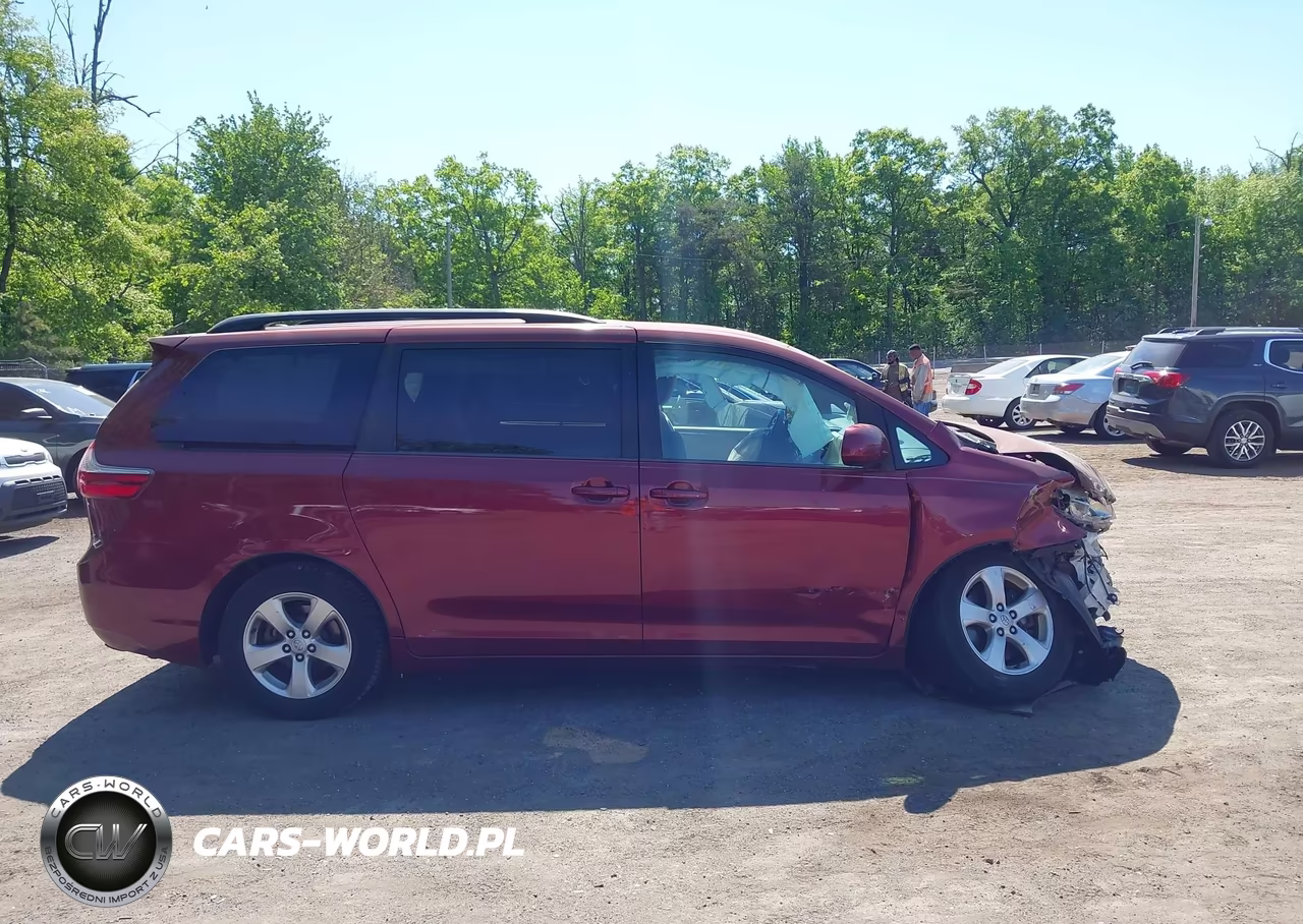 2015 Toyota Sienna Le 8 Passenger VIN:5TDKK3DC9FS648662 - 13