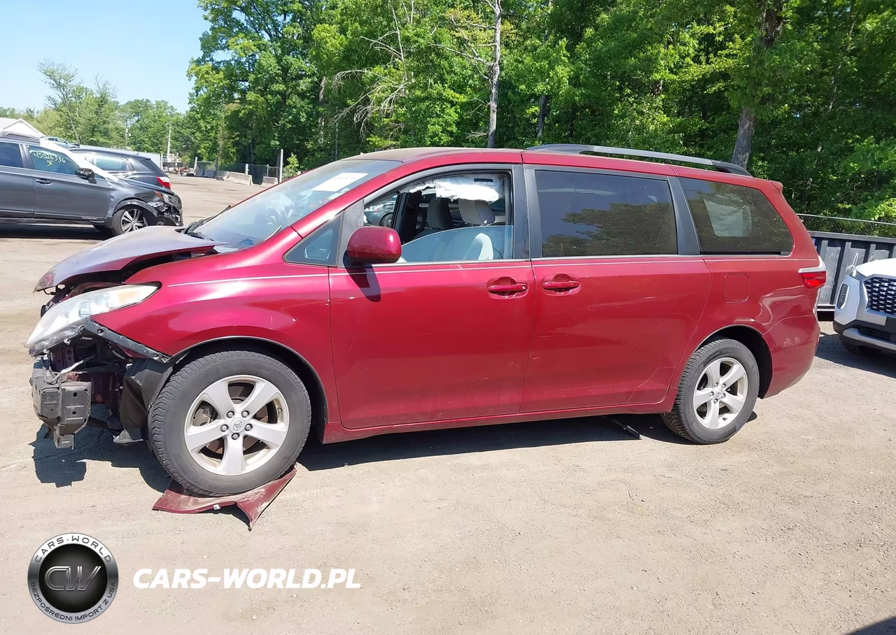 2015 Toyota Sienna Le 8 Passenger VIN:5TDKK3DC9FS648662 - 14