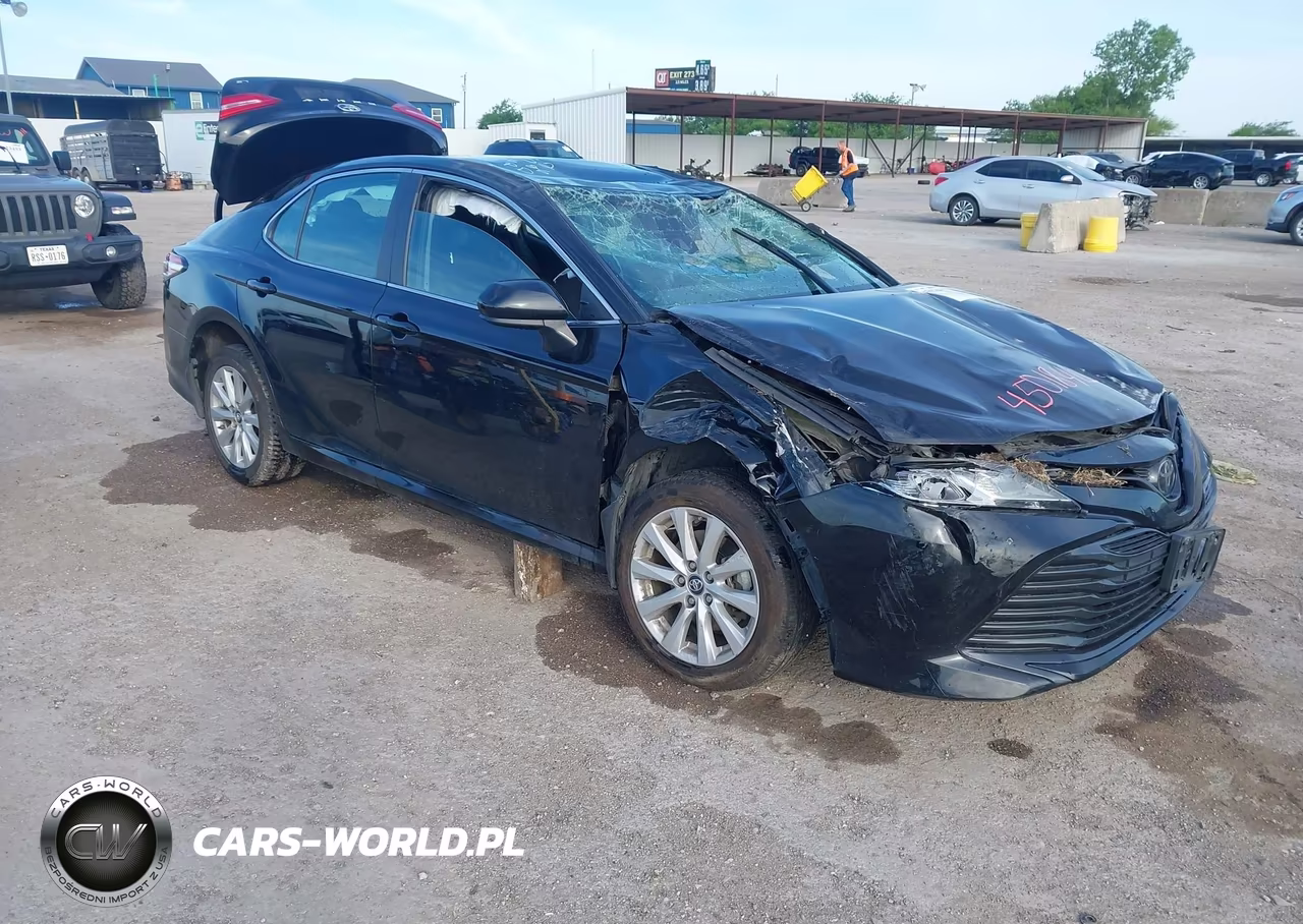 2019 Toyota Camry Le – zdjęcie 1 z 16