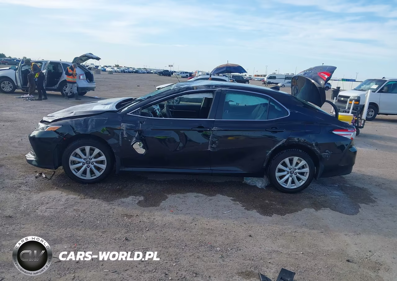 2019 Toyota Camry Le VIN:4T1B11HK5KU852739 - 14