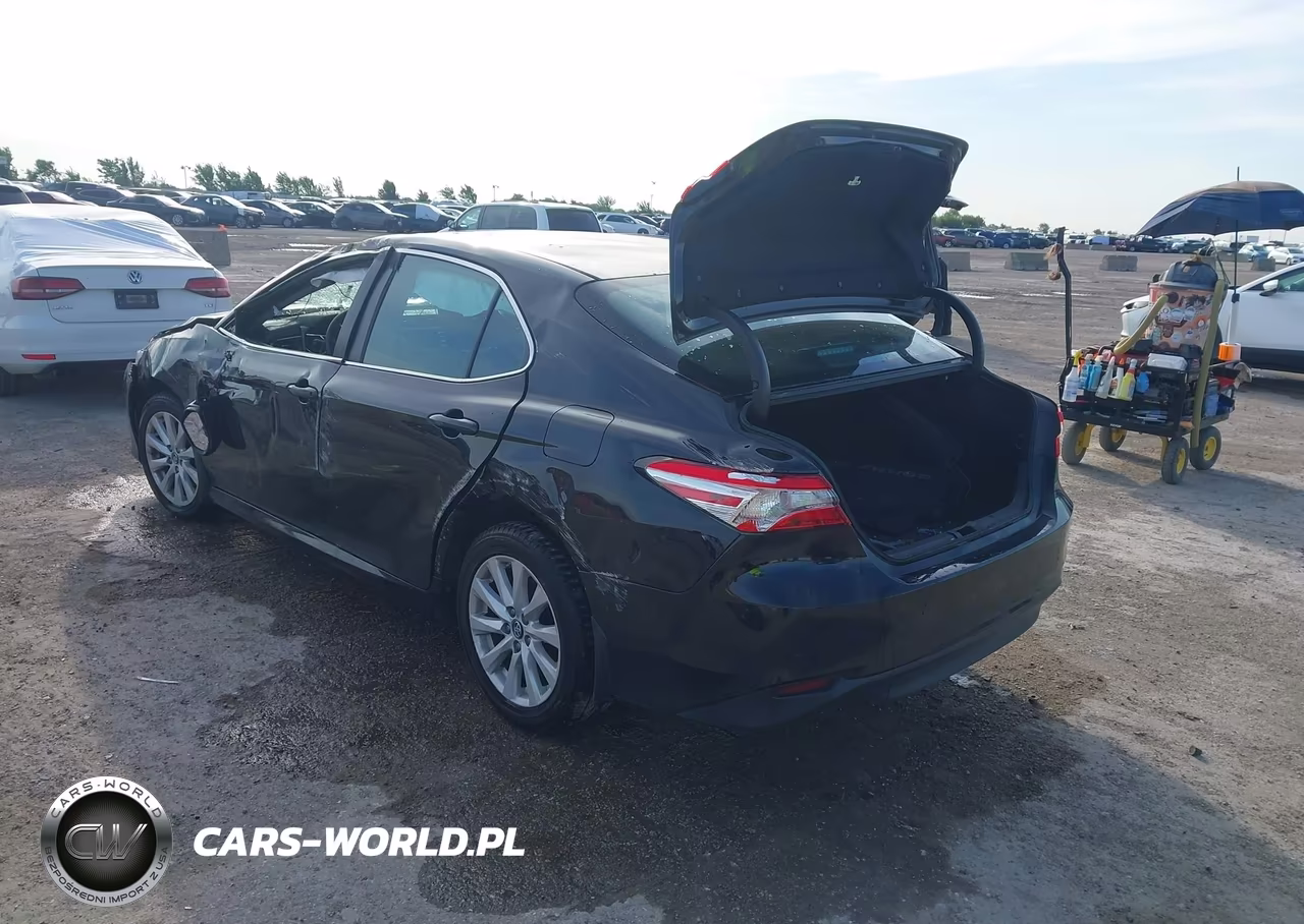 2019 Toyota Camry Le VIN:4T1B11HK5KU852739 - 3