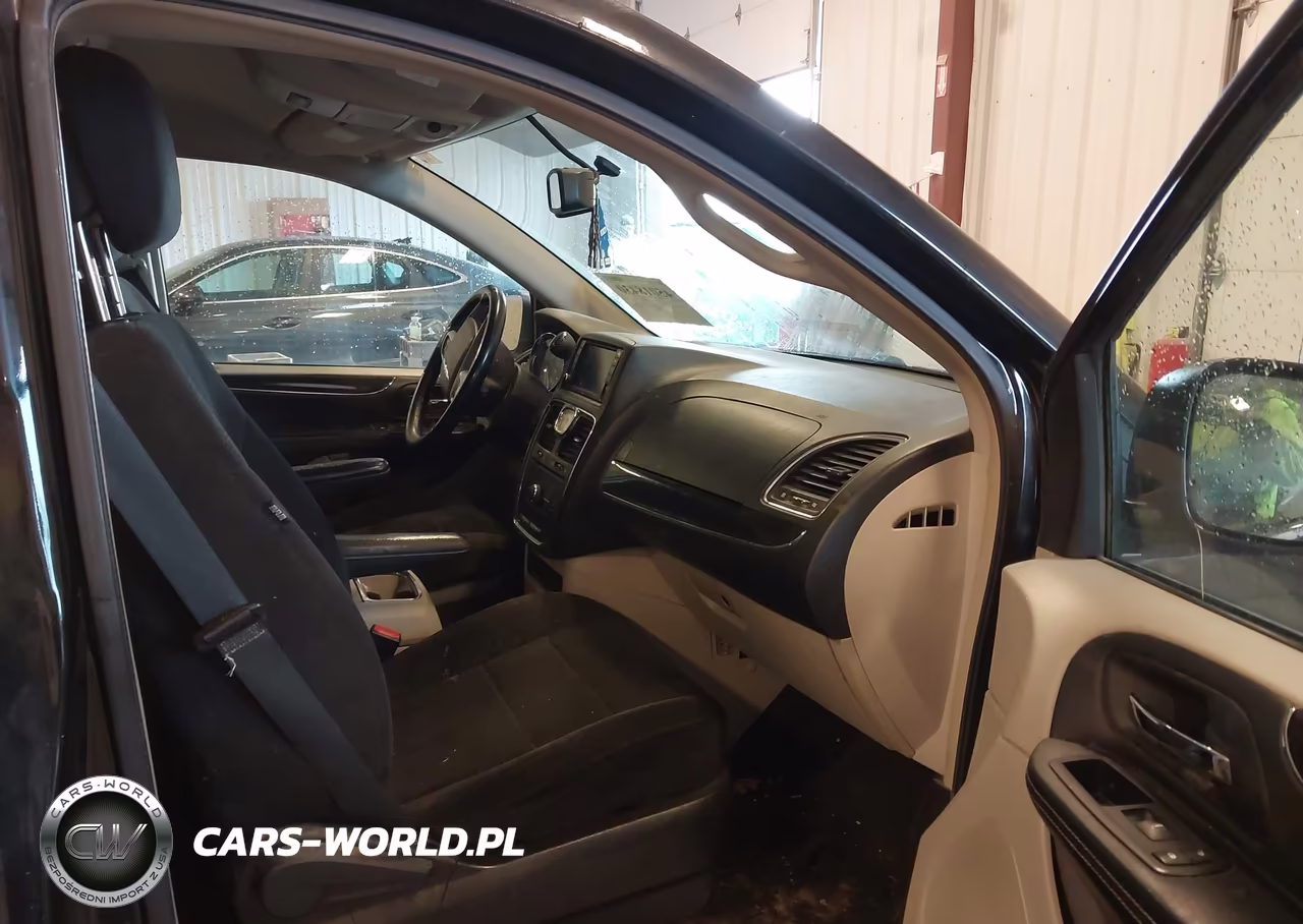 2013 Chrysler Town & Country Touring VIN:2C4RC1BG9DR653324 - 5