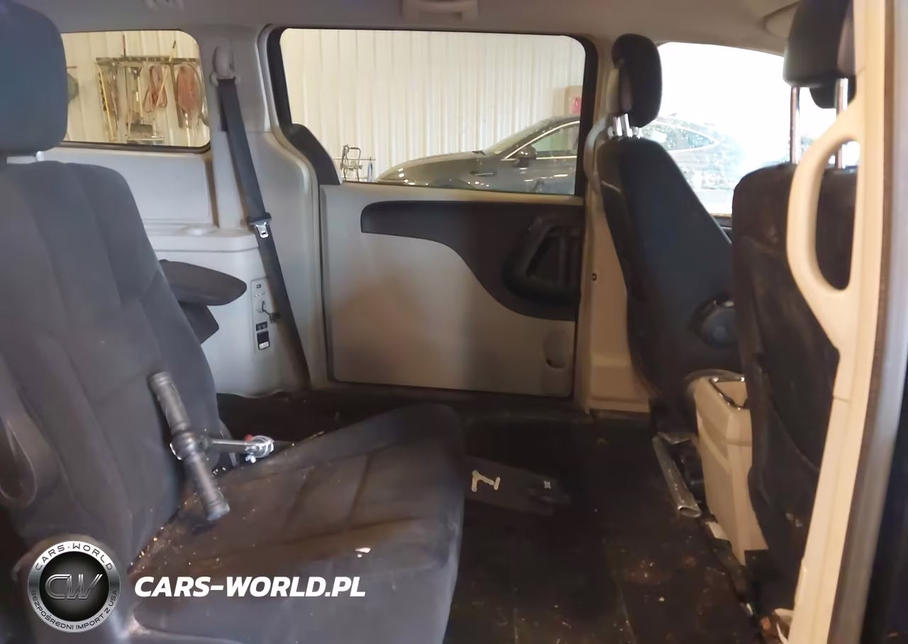 2013 Chrysler Town & Country Touring VIN:2C4RC1BG9DR653324 - 8