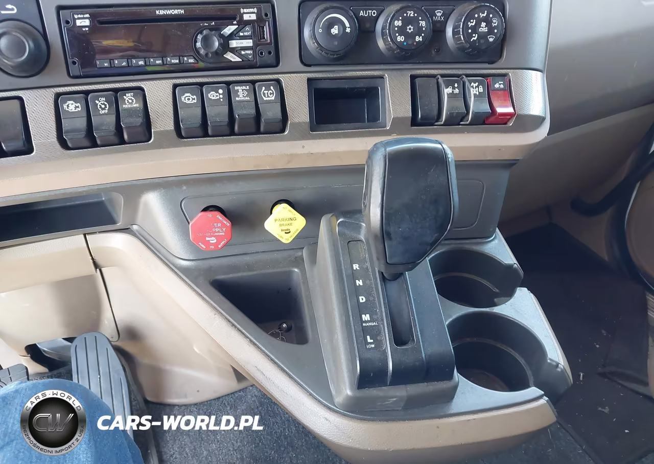 2018 Kenworth T680 VIN:1XKYDP9X4JJ195679 - 12