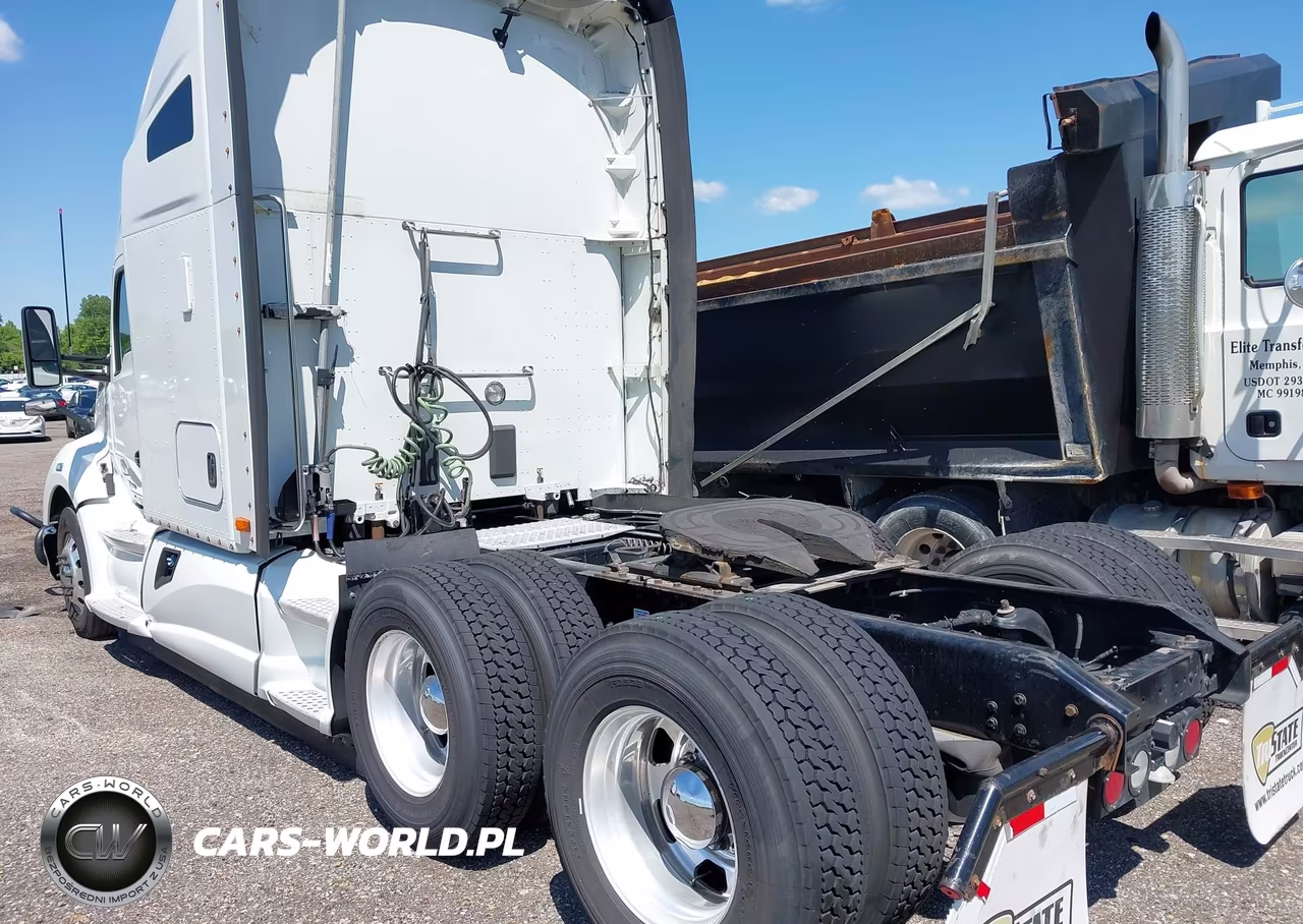 2018 Kenworth T680 VIN:1XKYDP9X4JJ195679 - 3