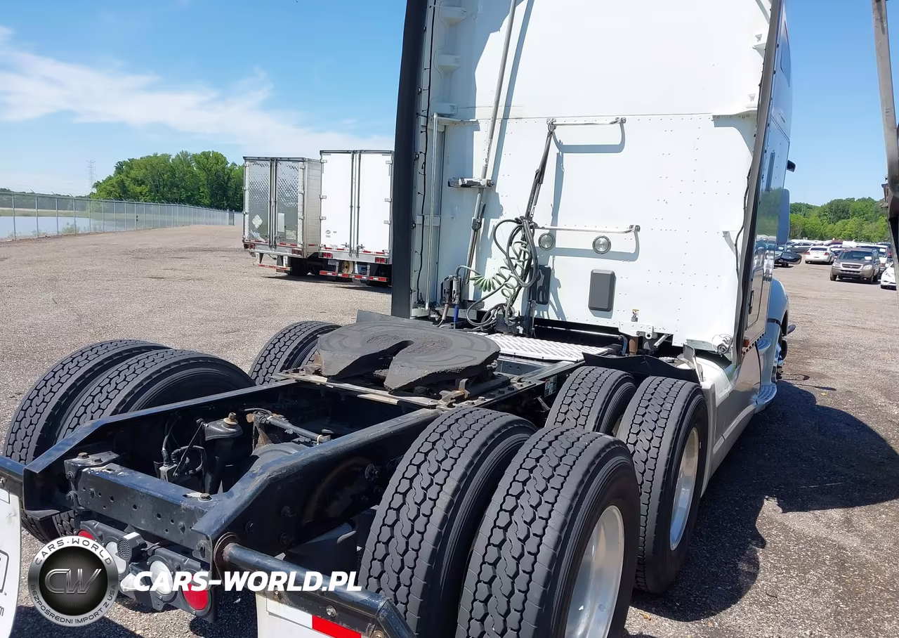 2018 Kenworth T680 VIN:1XKYDP9X4JJ195679 - 4