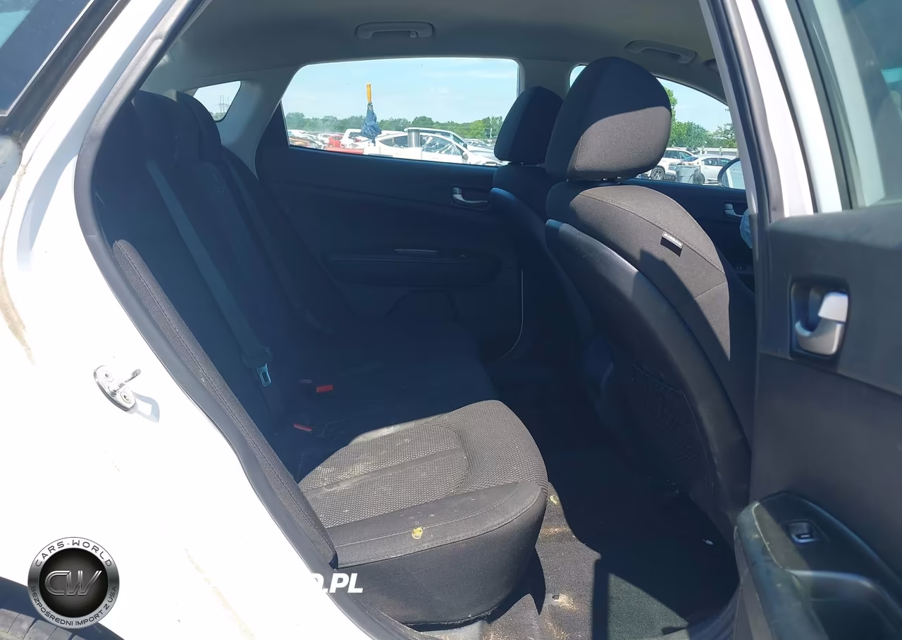 2019 Kia Optima Lx VIN:5XXGT4L30KG362866 - 8