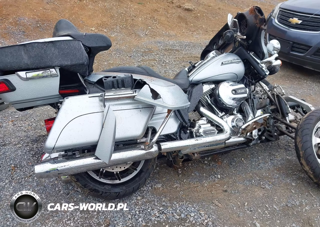 2015 Harley-Davidson Flhtcul Ultra Classic Low VIN:1HD1KDM10FB667252 - 12