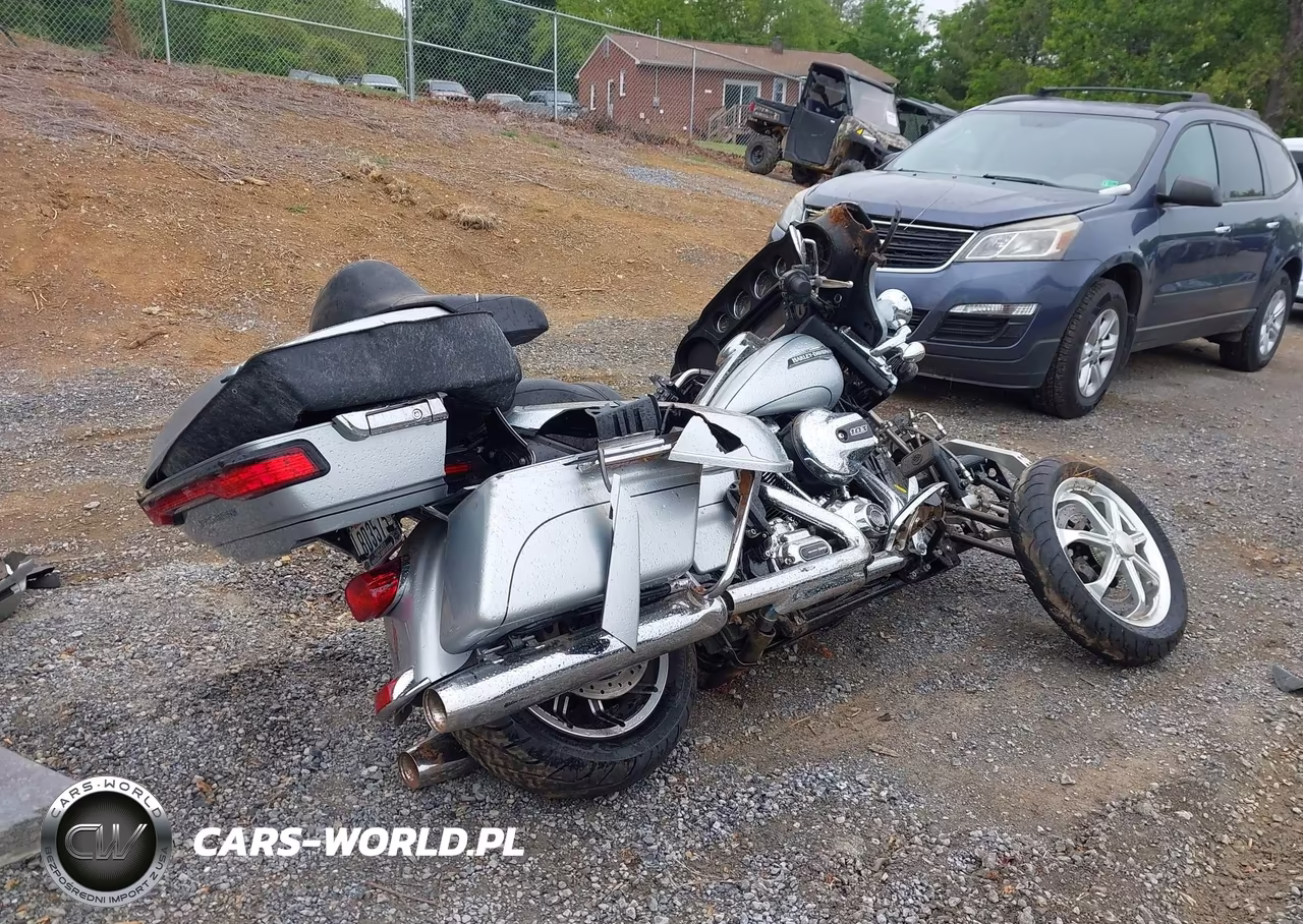 2015 Harley-Davidson Flhtcul Ultra Classic Low VIN:1HD1KDM10FB667252 - 4