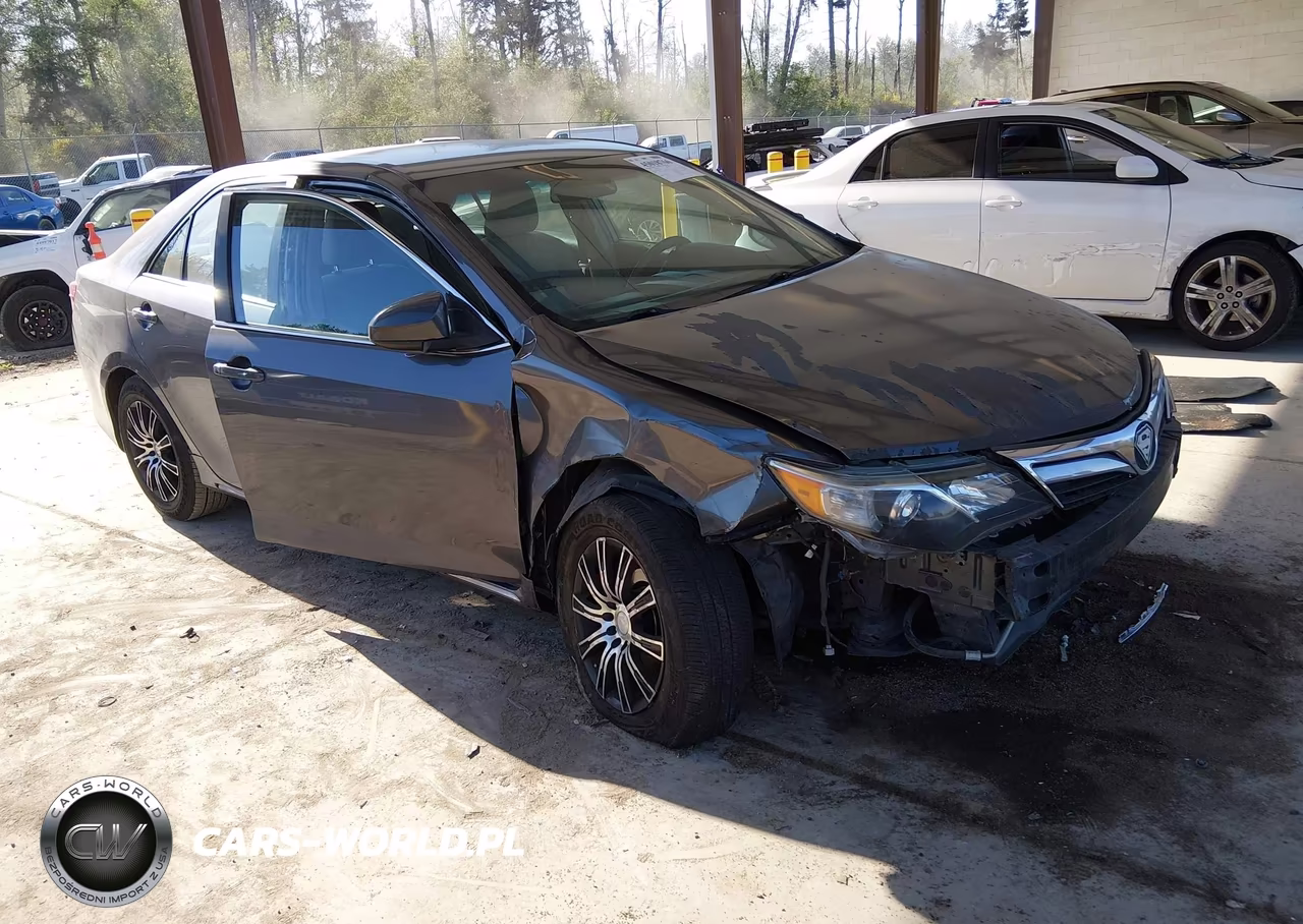2014 Toyota Camry Le – zdjęcie 1 z 16