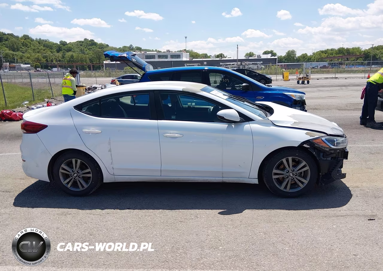 2018 Hyundai Elantra Sel VIN:5NPD84LF5JH327189 - 13